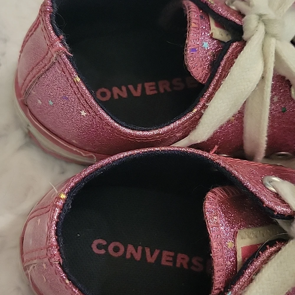 Converse Low Top Sneakers, Pink Sparkley, Girls Size 3, Great Condition!